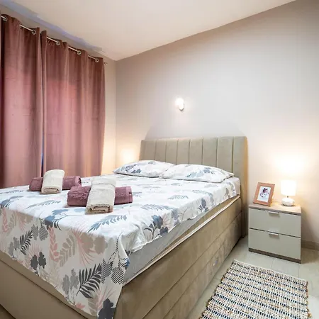 1 Bedroom Amazing In *
